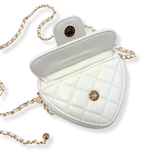 DOE A DEAR- WHITE QUILTED LEATHER HEART PURSE