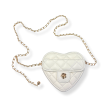DOE A DEAR- WHITE QUILTED LEATHER HEART PURSE